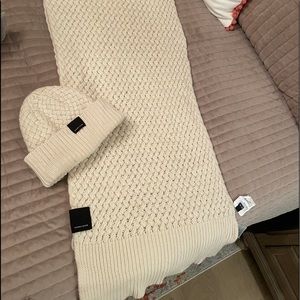 Women’s Canada Goose Black label Ivory Knit Hat and Scarf set